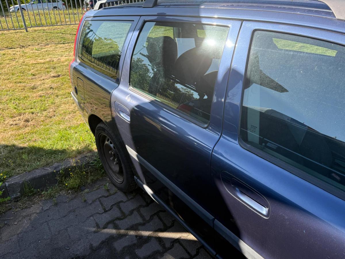 Volvo V70 II BJ02 original Tür hinten rechts Bright Blue Metallic Rohbau